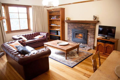 The Pear Cottage - Accommodation Main Beach 1
