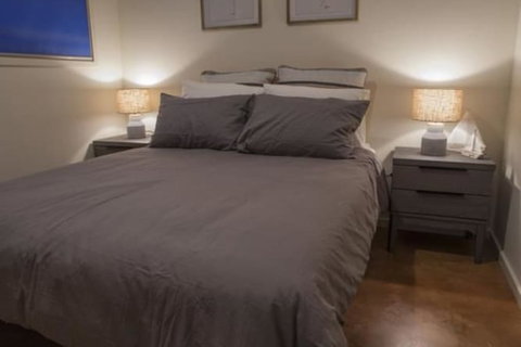 The Hill House - Accommodation Main Beach 6