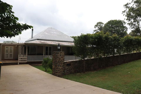 Mapleton Falls Farm House - Accommodation Main Beach 1