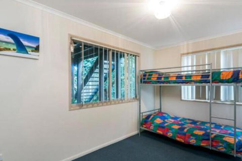 Amaroo House - Accommodation Main Beach 2