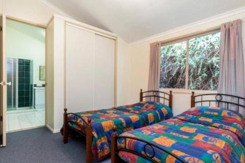 Amaroo House - Accommodation Main Beach 4