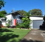 10 Double Island Drive Modern family home centrally located swimming pool  outdoor area - Accommodation Main Beach