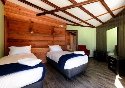 Taylors Bay Cottage - Accommodation Main Beach 3