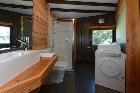 Taylors Bay Cottage - Accommodation Main Beach 2