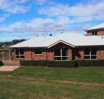 Country Meets Town - Accommodation Main Beach