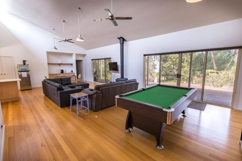 Acacia Lakehouse The Lake At Your Doorstep - Accommodation Main Beach 6