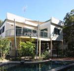 20 Orania Court Spacious home with swimming pool - Accommodation Main Beach