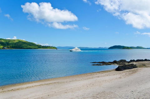 Yacht Club Villa 33 Serenity 4 Bedroom 4 Bathroom House Ocean Views 2 Buggies - Accommodation Main Beach 5