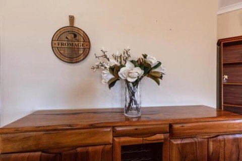 Maidstone Executive Residence - Accommodation Main Beach 4