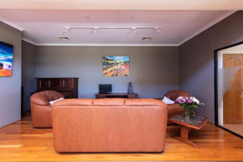 Maidstone Executive Residence - Accommodation Main Beach 5