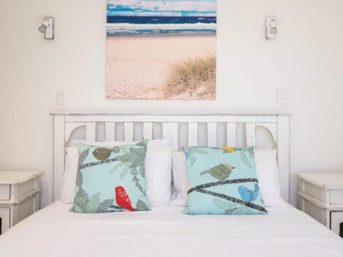 First Point Down - Accommodation Main Beach 1