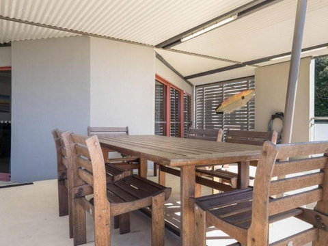 First Point Down - Accommodation Main Beach 4