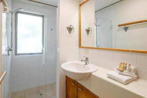 Claytons 9 - Accommodation Main Beach 7
