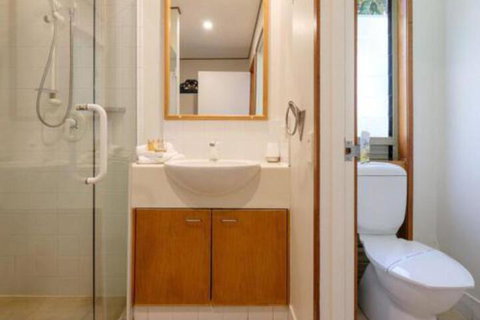 Claytons 9 - Accommodation Main Beach 2