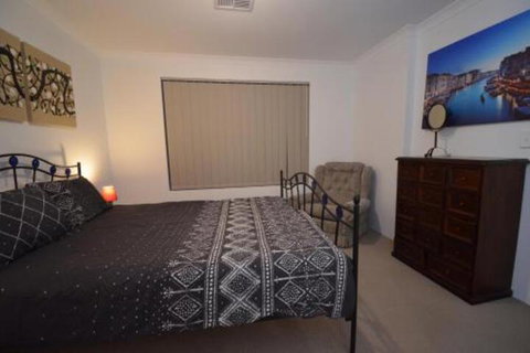 Park View Modern House - Accommodation Main Beach 2
