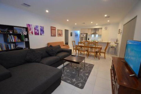 Park View Modern House - Accommodation Main Beach 0