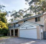 Four Bedroom Quality Townhouse - Accommodation Main Beach
