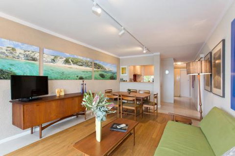 Riverside Arthouse - Accommodation Main Beach 4