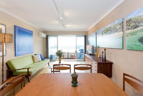 Riverside Arthouse - Accommodation Main Beach 6