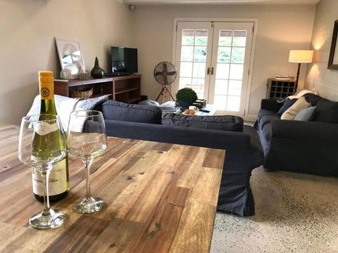 YSG The Edward Townhouse 151 Walk To Town - Accommodation Main Beach 2