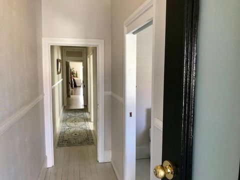 YSG The Edward Townhouse 153 Walk To Town - Accommodation Main Beach 1