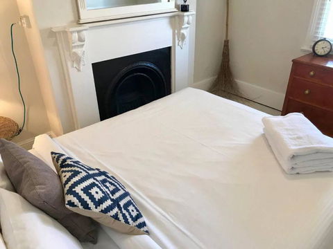 YSG The Edward Townhouse 153 Walk To Town - Accommodation Main Beach 3