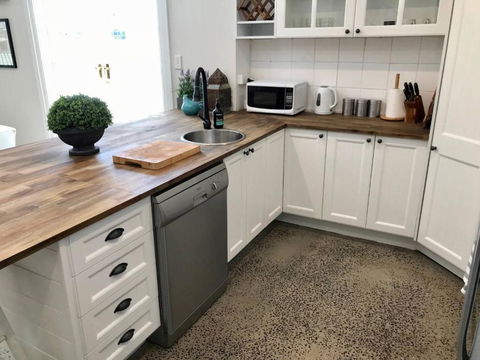 YSG The Edward Townhouse 153 Walk To Town - Accommodation Main Beach 2