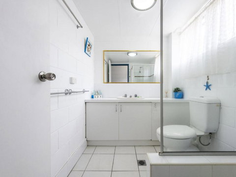 Iluka Villa 1 - Accommodation Main Beach 2