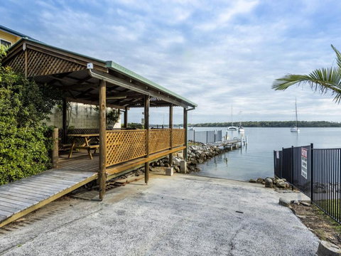 Iluka Villa 1 - Accommodation Main Beach 1