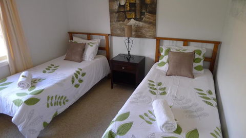 OCEAN VIEWS - Accommodation Main Beach 6