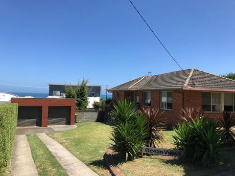 OCEAN VIEWS - Accommodation Main Beach 3