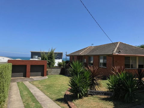 OCEAN VIEWS - Accommodation Main Beach 4