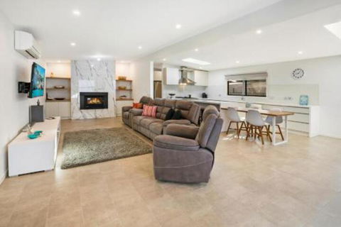 Easy Living Bayside Accommodation - Accommodation Main Beach 5
