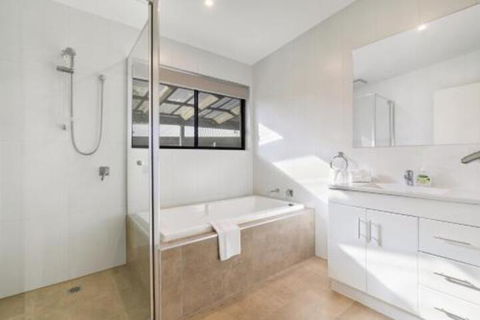 Easy Living Bayside Accommodation - Accommodation Main Beach 2