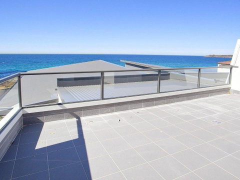 Aqua Views Over Jones Beach - Accommodation Main Beach 2