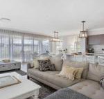 House on the Hill inspired coastal Hamptons vibe - Accommodation Main Beach