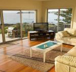 Joness Beach House perfect location with views - Accommodation Main Beach