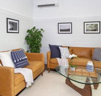 Ocean Mist Cottage across from pet friendly beach - Accommodation Main Beach