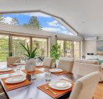 Shore to Please comfort cafes  beaches - Accommodation Main Beach