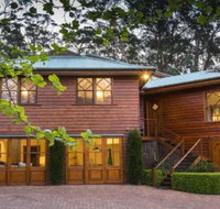 Treetops elegant inviting designer cedar home - Accommodation Main Beach