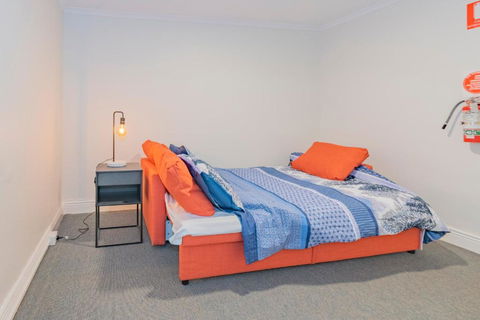 4 Bedroom House Hobart CBD Free Parking - Accommodation Main Beach 2
