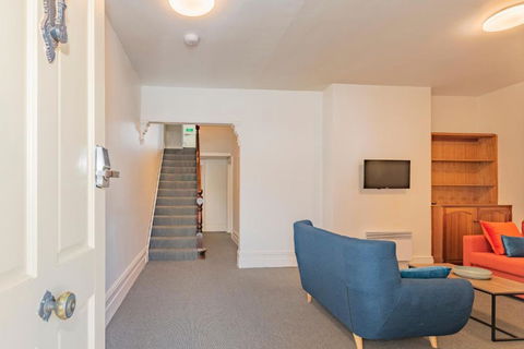 4 Bedroom House Hobart CBD Free Parking - Accommodation Main Beach 5