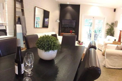 YSG The Edward Townhouses 155 & 157 Steps To Town - Accommodation Main Beach 2