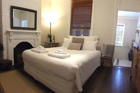 YSG The Edward Townhouses 155 & 157 Steps To Town - Accommodation Main Beach 1