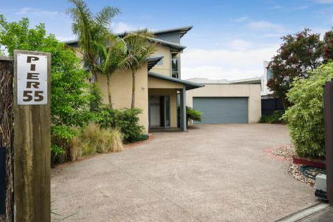 PIER 55 DROMANA... - Accommodation Main Beach 5