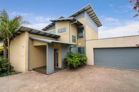PIER 55 DROMANA... - Accommodation Main Beach 4