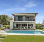WATERFRONT HOME BORDERING MOOLOOLABA - Accommodation Main Beach