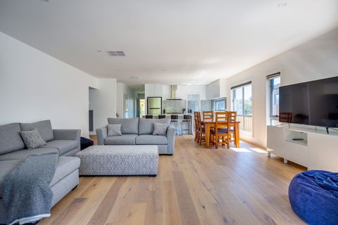 Sunshine Beach House Brand New Stunning - Accommodation Main Beach 4