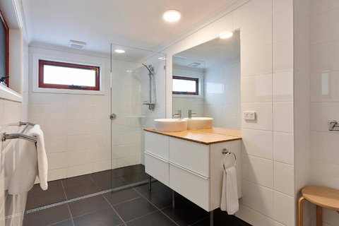 DOLPHIN LOOKOUT COTTAGE Amazing Views Of The Bay Of Fires - Accommodation Main Beach 1