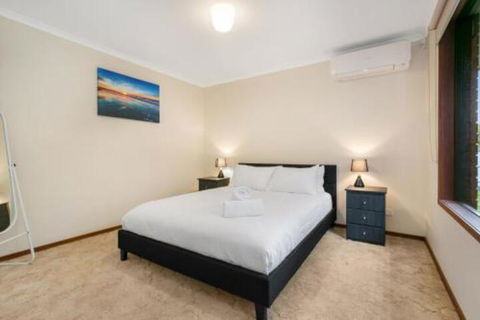 Family Getaway Walk To Bay Beach - Accommodation Main Beach 5